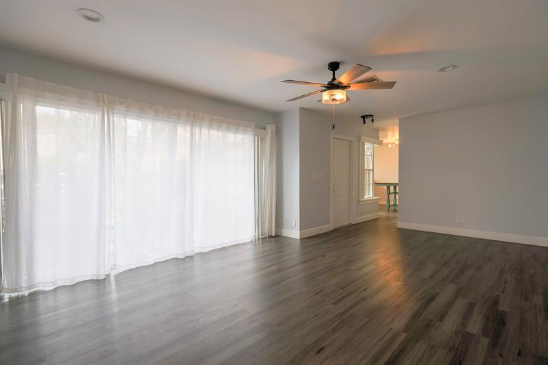 Image 14 of 38 For 10923 Chandler Dr