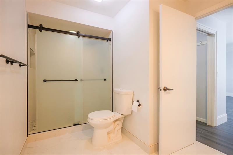 Image 26 of 38 For 10923 Chandler Dr