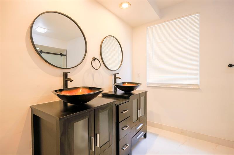 Image 27 of 38 For 10923 Chandler Dr