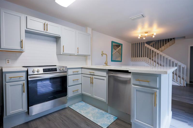 Image 5 of 38 For 10923 Chandler Dr