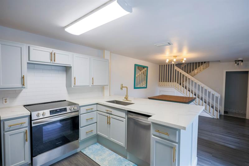 Image 6 of 38 For 10923 Chandler Dr