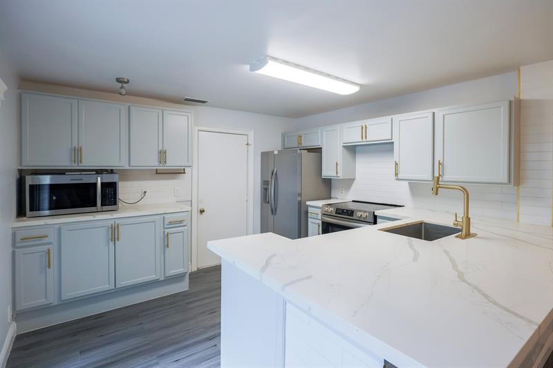 Image 7 of 38 For 10923 Chandler Dr