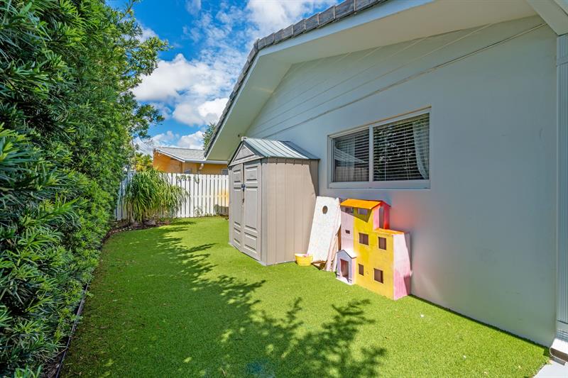 Image 44 of 63 For 1510 57th Court