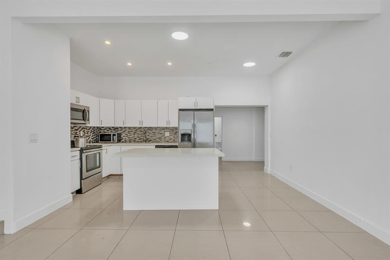 Image 11 of 59 For 16010 5th Ave