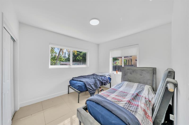 Image 20 of 59 For 16010 5th Ave