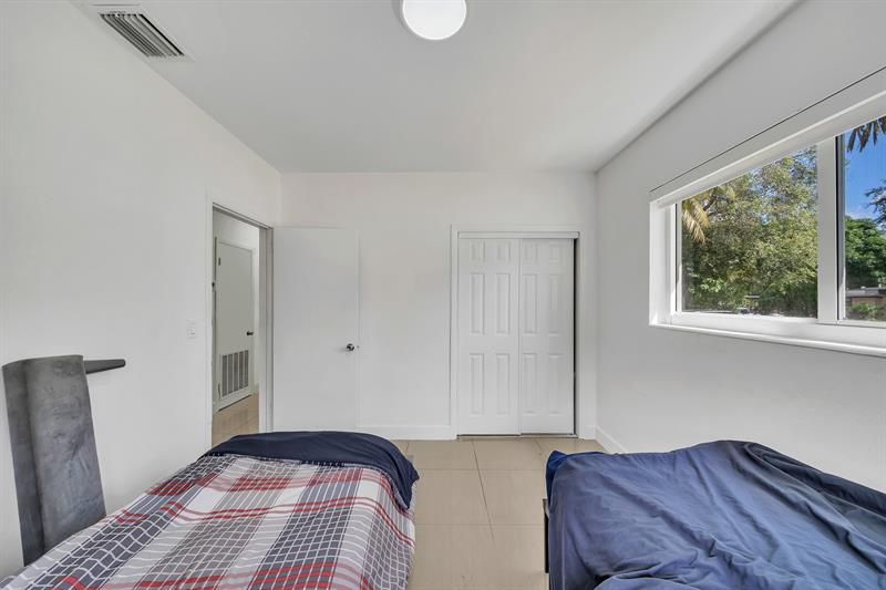 Image 21 of 59 For 16010 5th Ave