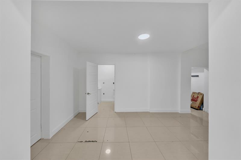 Image 26 of 59 For 16010 5th Ave