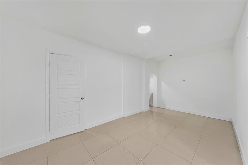 Image 27 of 59 For 16010 5th Ave