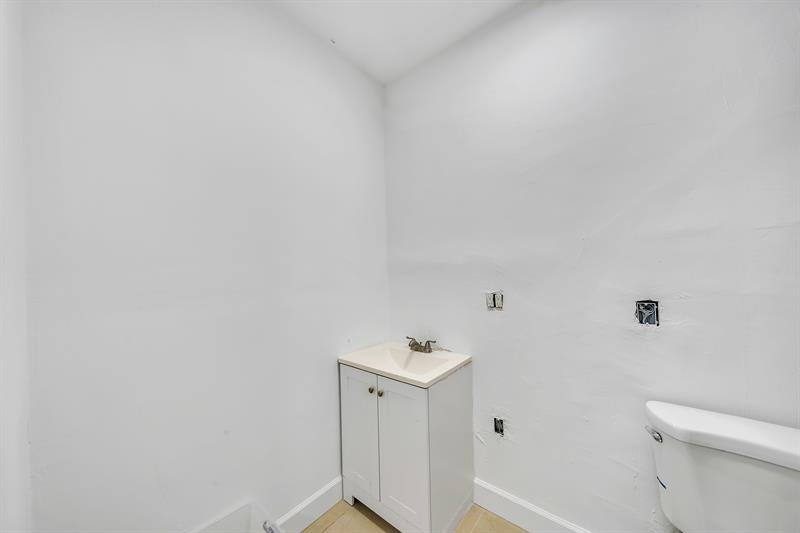 Image 29 of 59 For 16010 5th Ave