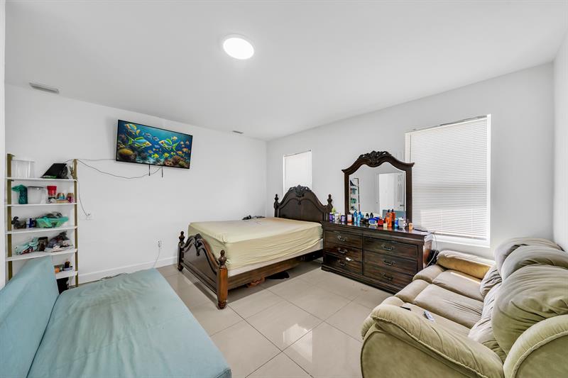 Image 37 of 59 For 16010 5th Ave