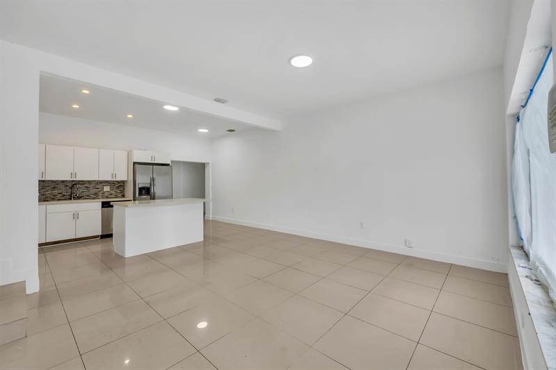 Image 9 of 59 For 16010 5th Ave