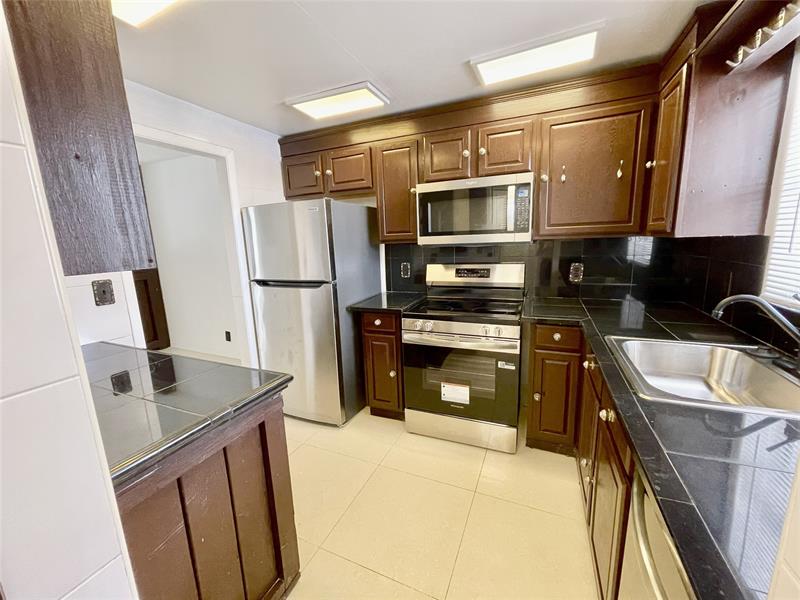 Image 4 of 25 For 5090 64th Ave  204