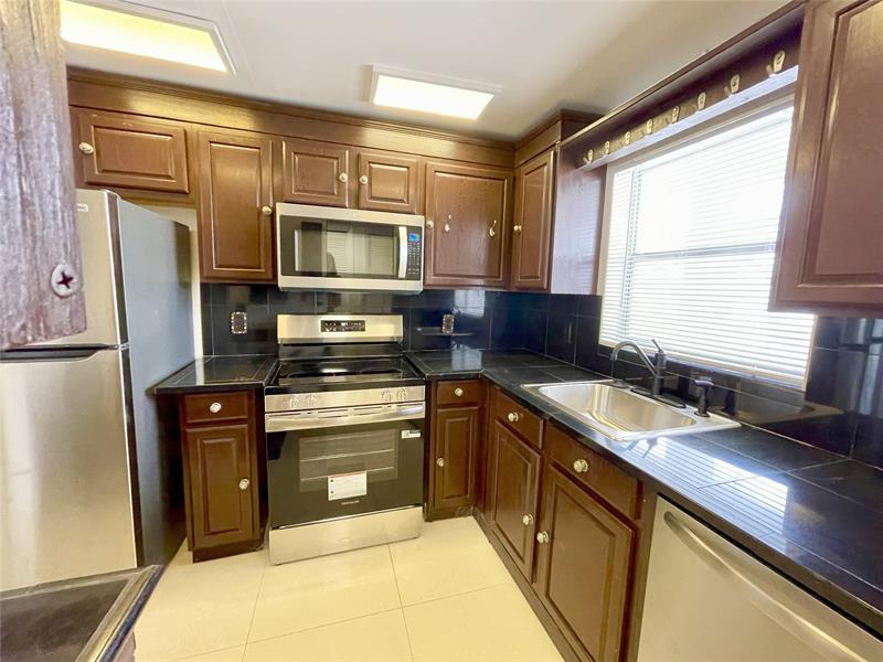 Image 5 of 25 For 5090 64th Ave  204