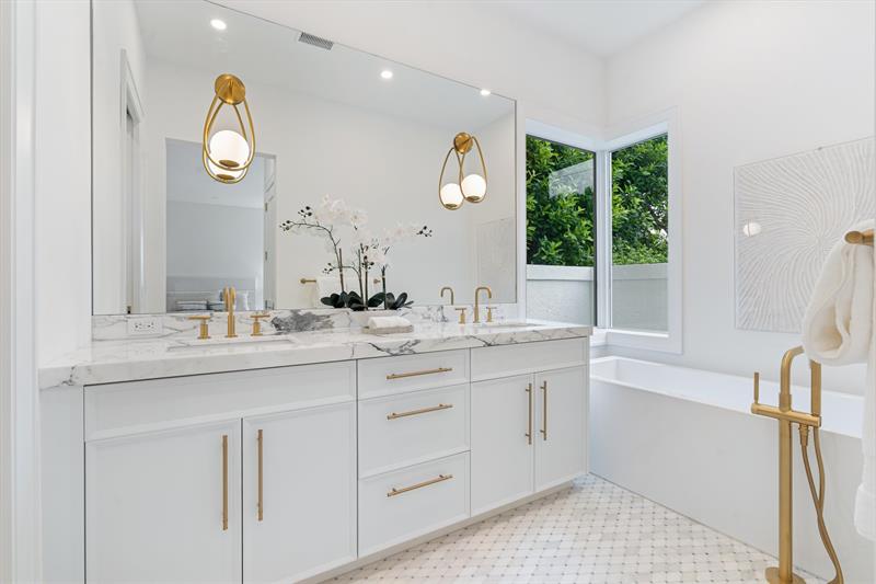 Image 18 of 73 For 735 6th St  