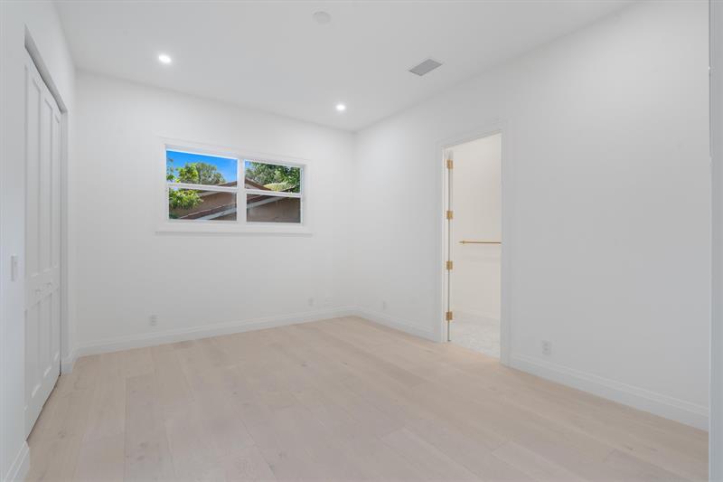 Image 21 of 73 For 735 6th St  