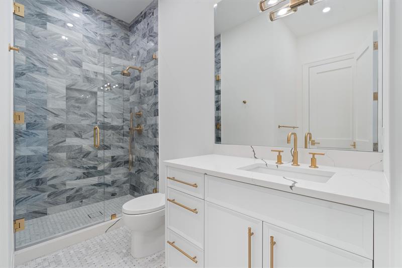 Image 22 of 73 For 735 6th St  