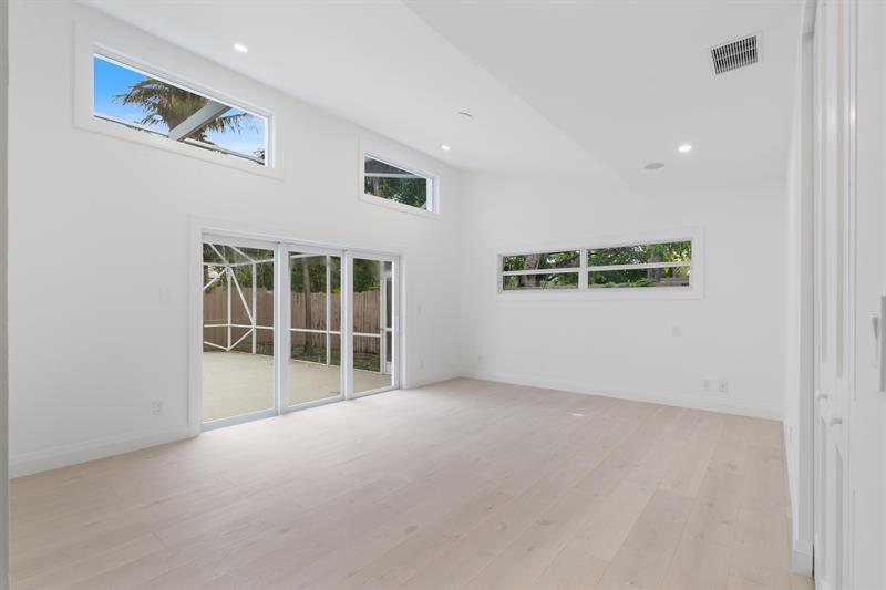 Image 23 of 73 For 735 6th St  