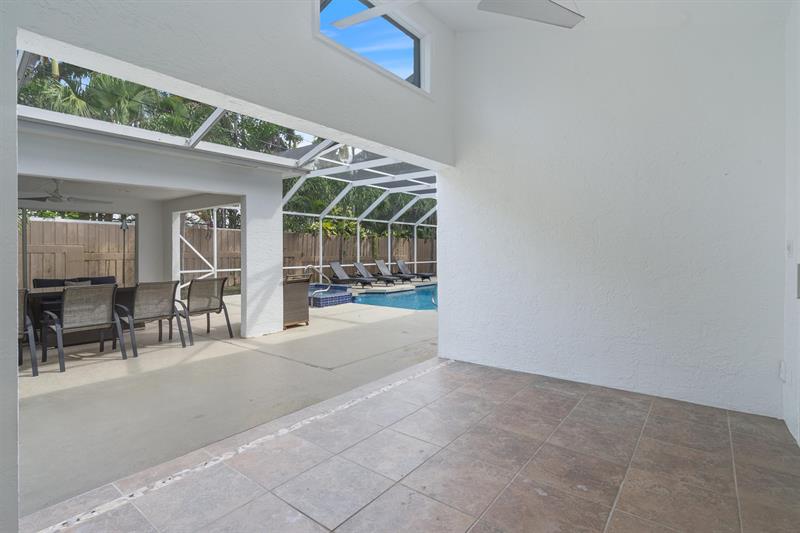 Image 28 of 73 For 735 6th St  