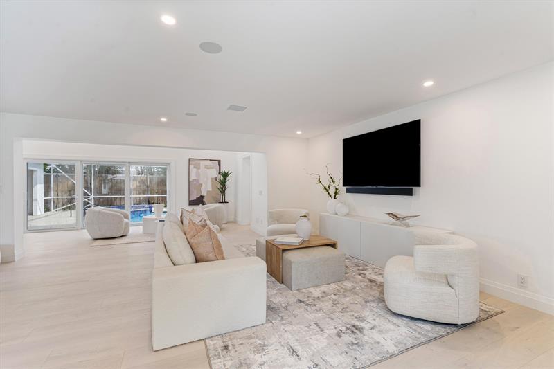 Image 4 of 73 For 735 6th St  