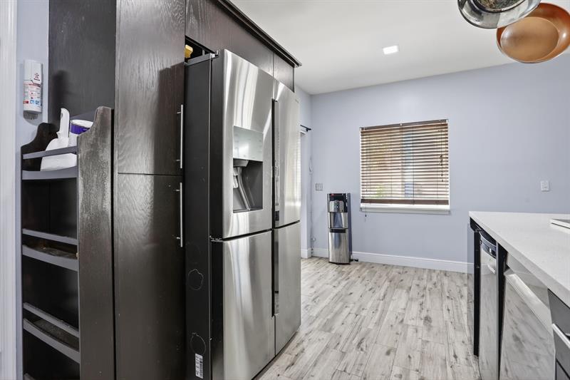 Image 10 of 44 For 6001 Plum Isle Way  443-7