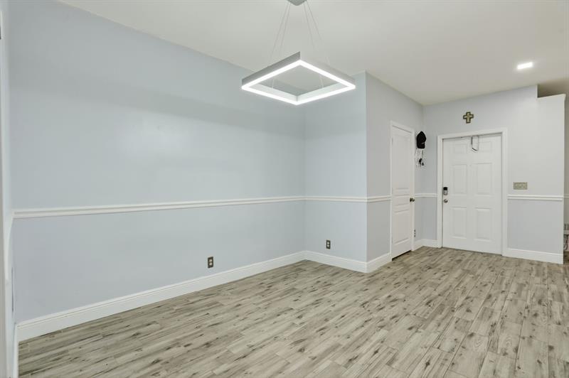Image 19 of 44 For 6001 Plum Isle Way  443-7