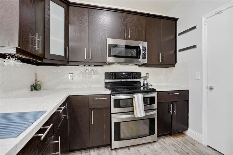 Image 8 of 44 For 6001 Plum Isle Way  443-7