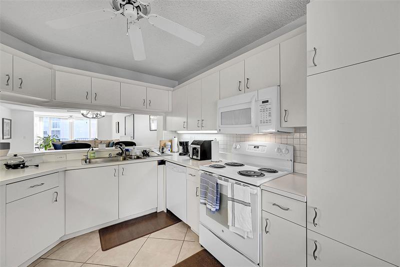 Image 3 of 17 For 10133 24th Pl 205