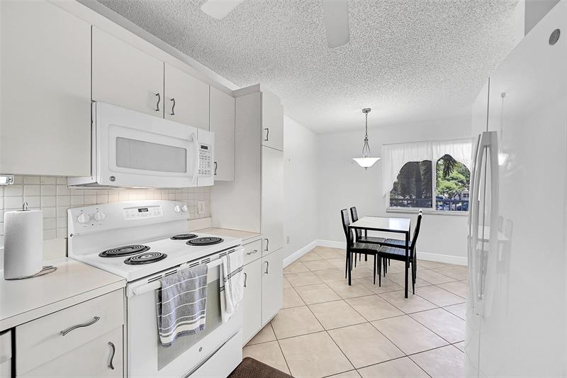 Image 4 of 17 For 10133 24th Pl 205