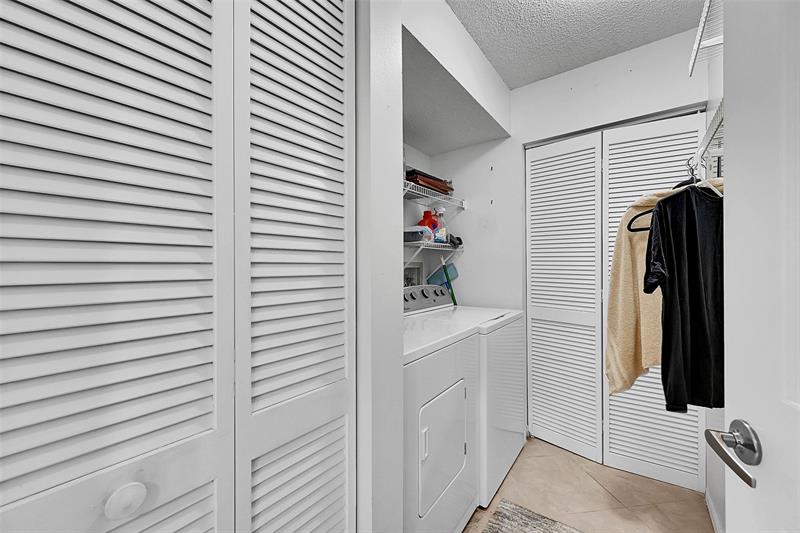 Image 6 of 17 For 10133 24th Pl 205