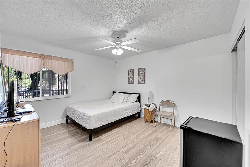 Image 8 of 17 For 10133 24th Pl 205