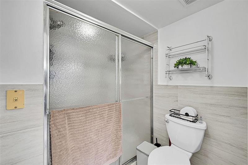 Image 9 of 17 For 10133 24th Pl 205