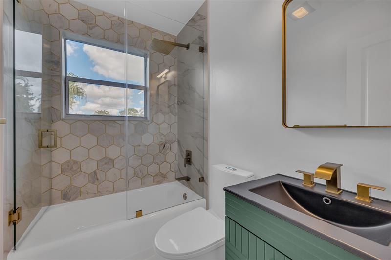 Image 21 of 31 For 1920 26th Dr