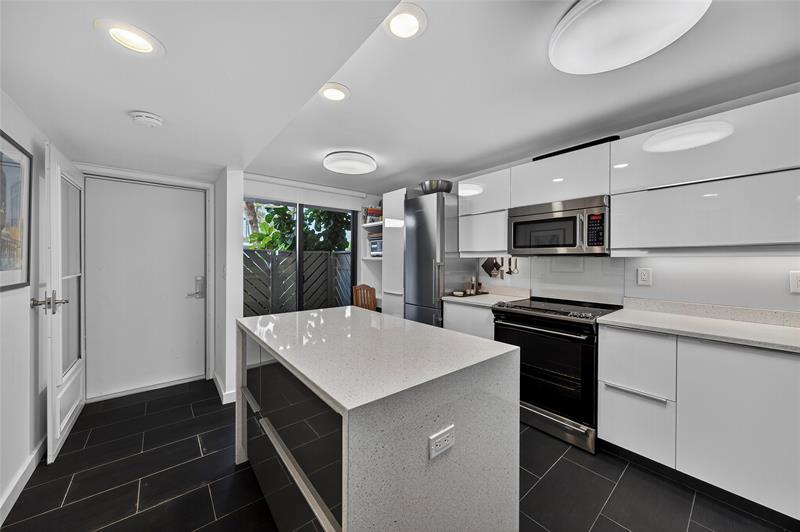 Image 4 of 47 For 1100 5th Ct  58