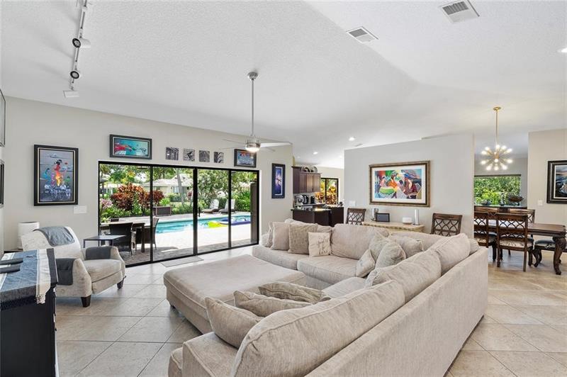 Image 16 of 56 For 6351 52nd St