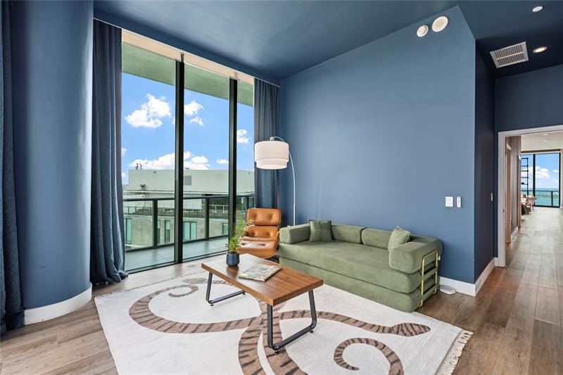 Image 17 of 27 For 480 31st St  Ph5104