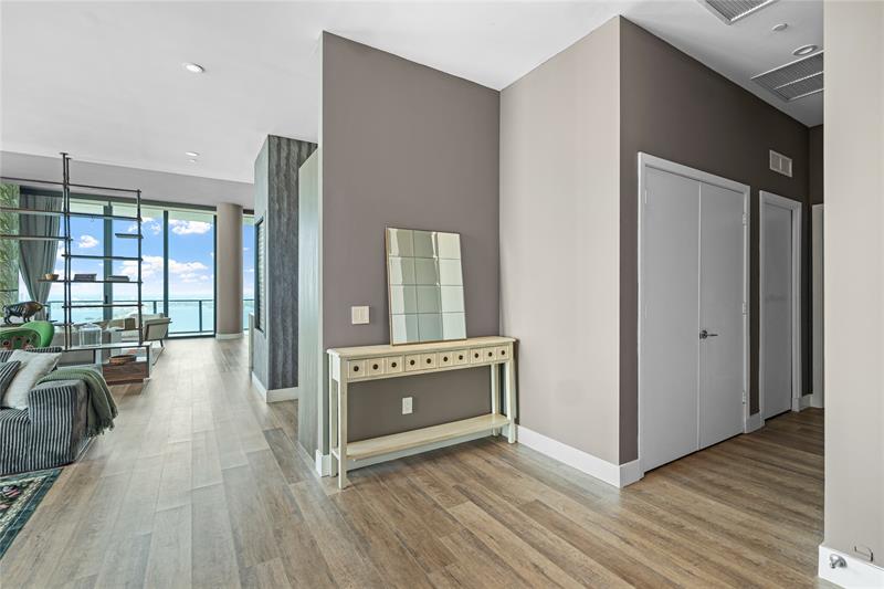 Image 3 of 27 For 480 31st St  Ph5104