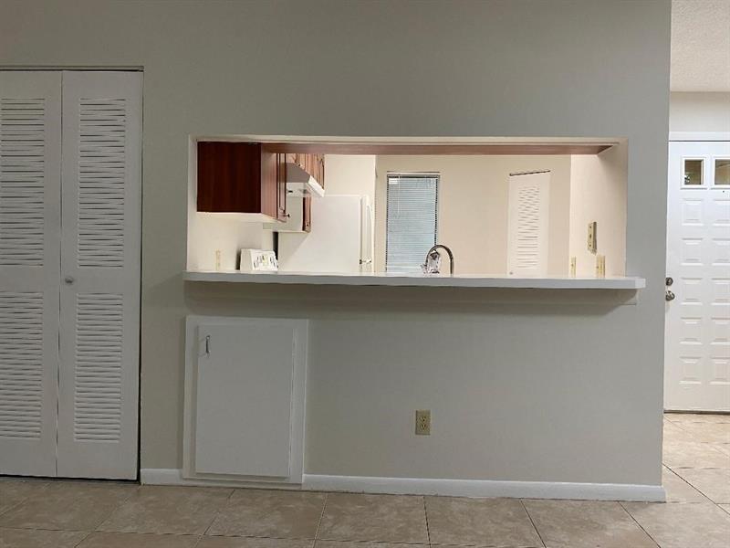 Image 11 of 33 For 1027 Coral Club Dr  1027