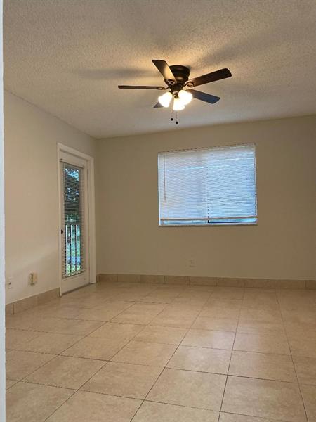 Image 14 of 33 For 1027 Coral Club Dr  1027