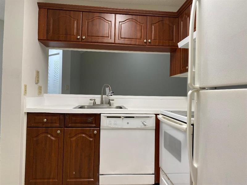 Image 15 of 33 For 1027 Coral Club Dr  1027