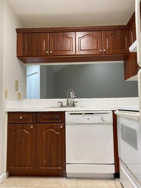 Image 16 of 33 For 1027 Coral Club Dr  1027