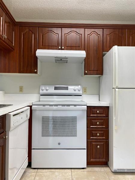 Image 17 of 33 For 1027 Coral Club Dr  1027