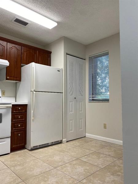 Image 19 of 33 For 1027 Coral Club Dr  1027