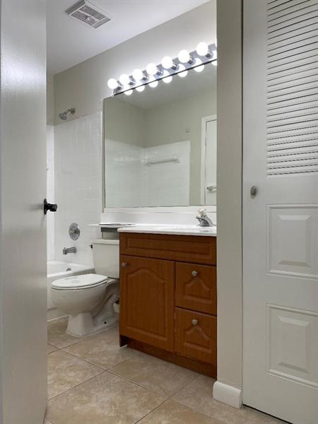 Image 21 of 33 For 1027 Coral Club Dr  1027