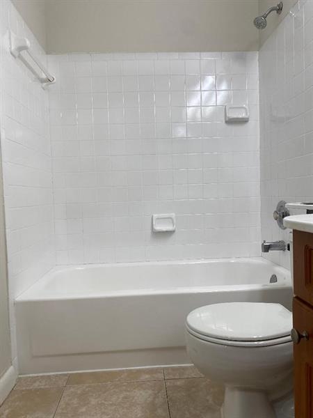 Image 22 of 33 For 1027 Coral Club Dr  1027