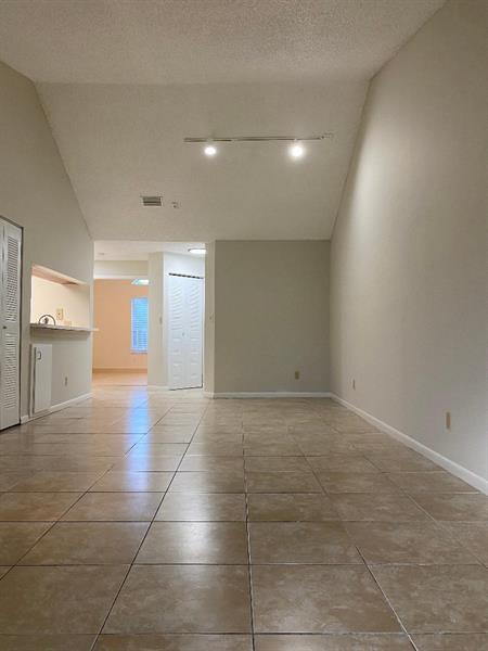 Image 4 of 33 For 1027 Coral Club Dr  1027