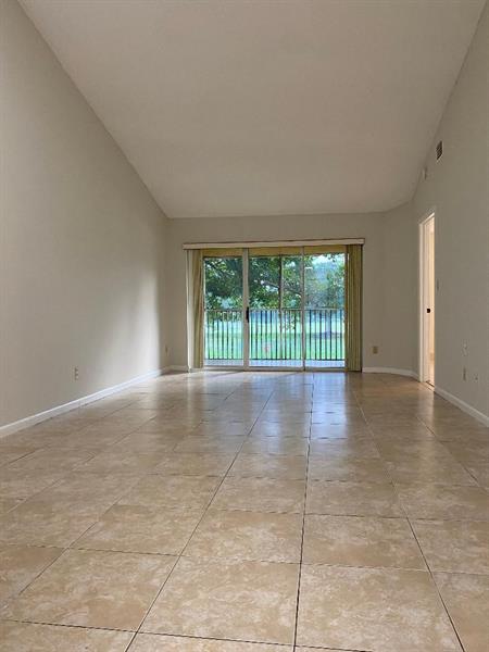 Image 5 of 33 For 1027 Coral Club Dr  1027
