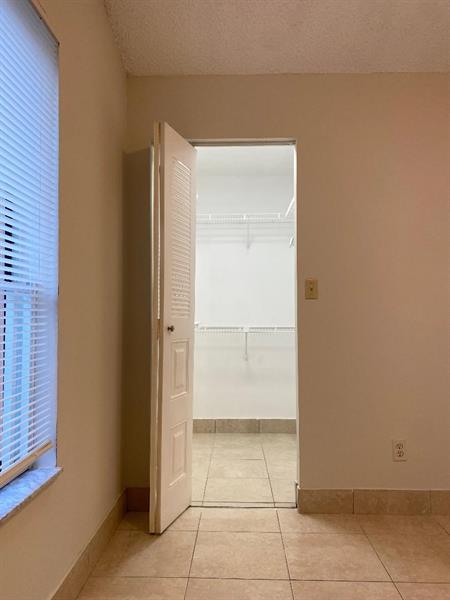Image 8 of 33 For 1027 Coral Club Dr  1027