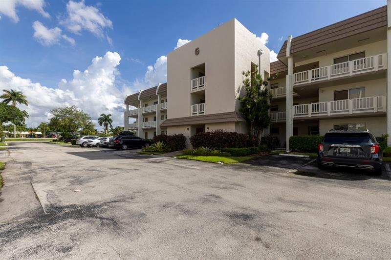 Image 22 of 61 For 6850 Royal Palm Blvd  306 G