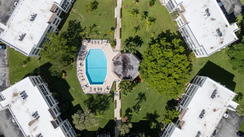 Image 42 of 61 For 6850 Royal Palm Blvd  306 G