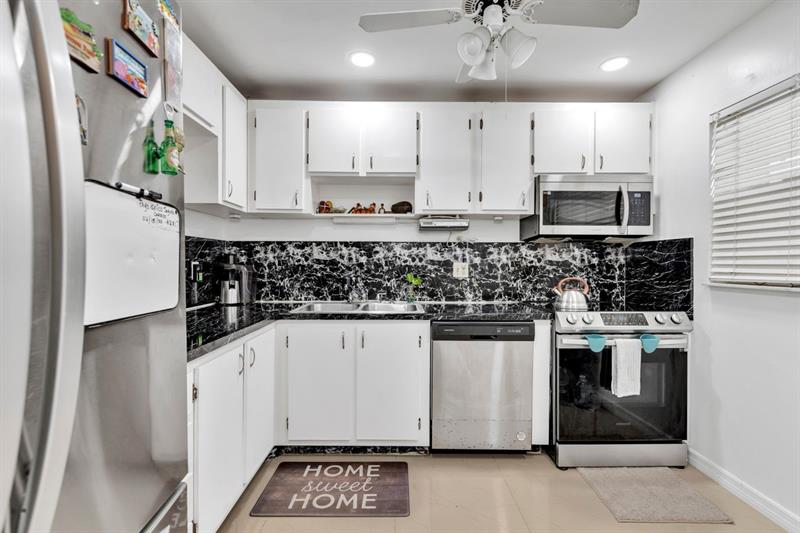 Image 6 of 61 For 6850 Royal Palm Blvd  306 G